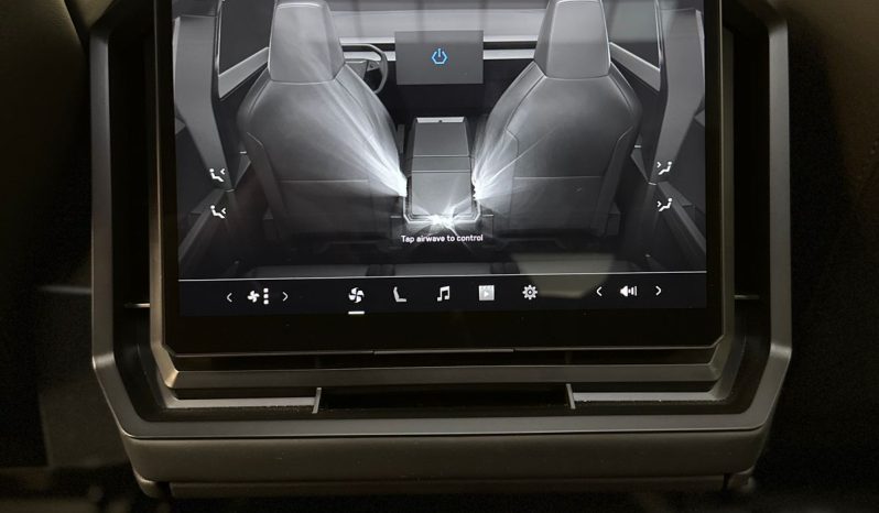 TESLA CYBERTURCK full